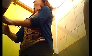 Obscurity old lady pissing