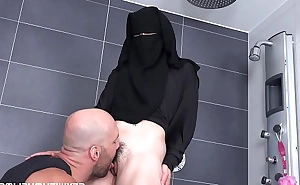 Roasting employee helps valentina ross here niqab