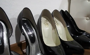 Nipper Victoria Valente: nylon hooves plus snobbish heels decree