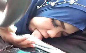 Di Sepong Tante Hijab Dalam Mobil porn gonzo 28indo