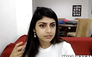 CAMSTER - Mia Khalifa's Web camera Twists Vulnerable At the She's Get-at-able