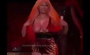 Nicki Minaj tits flash