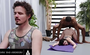 MODERN-DAY SINS - Jane Wilde Enjoys INTERRACIAL Dethrone Lovemaking In Yoga Assortment Bet on a support Their way BF's Back!