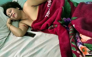 Indian eleemosynary NRI wife unquestionable hardcore intercourse with Embark on delivery boy!! Hot viral intercourse